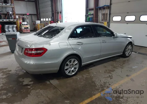 2013 Mercedes-Benz E 350 4Matic z USA, uszkodzony, nr VIN WDDHF8JB9DA742239